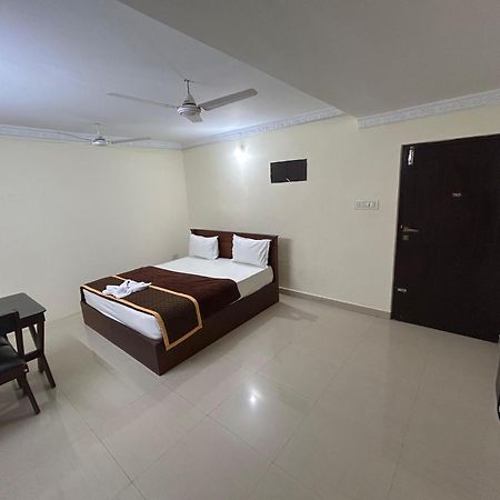 K V Suites Kochi Екстериор снимка