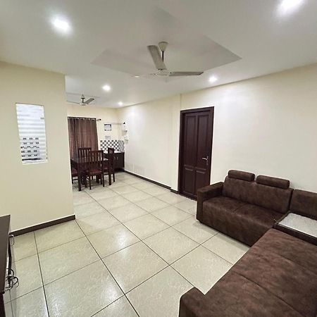 K V Suites Kochi Екстериор снимка
