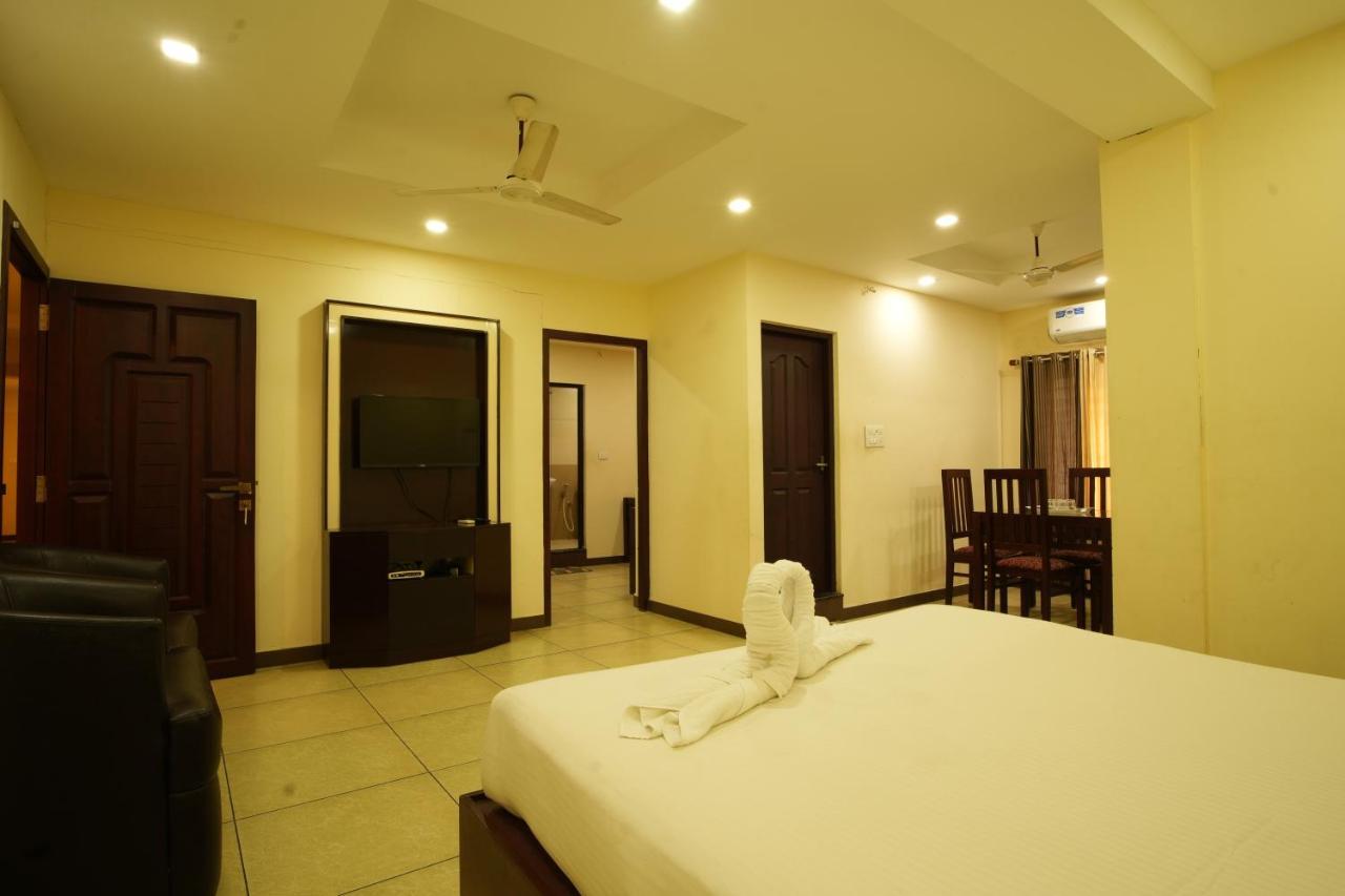 K V Suites Kochi Екстериор снимка