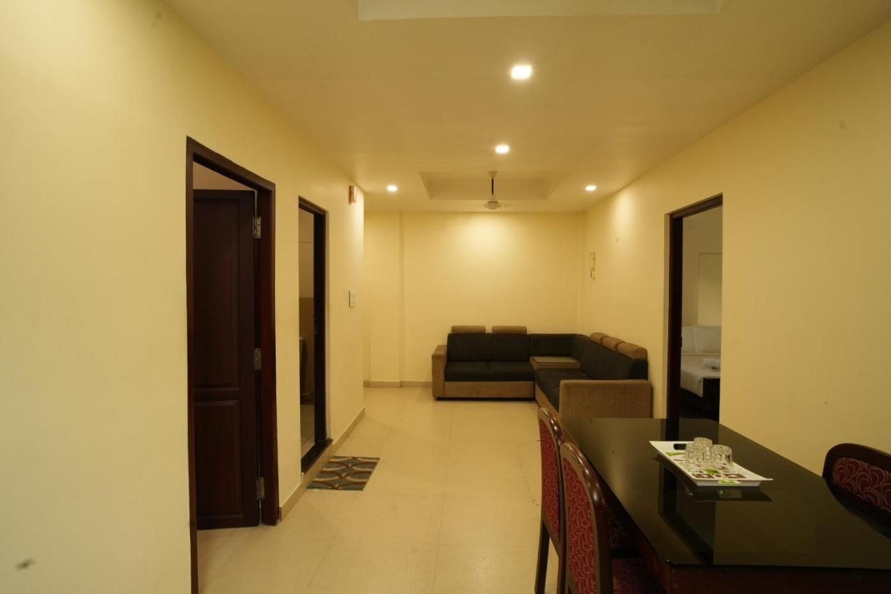 K V Suites Kochi Екстериор снимка