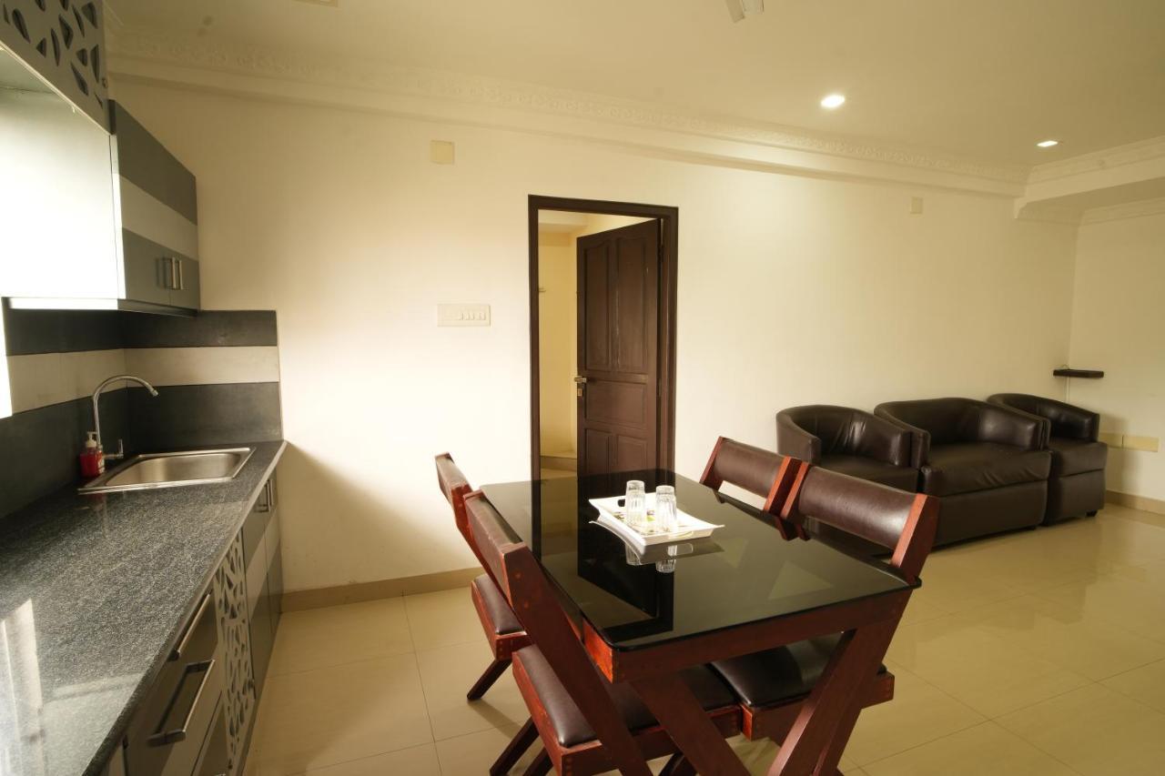 K V Suites Kochi Екстериор снимка