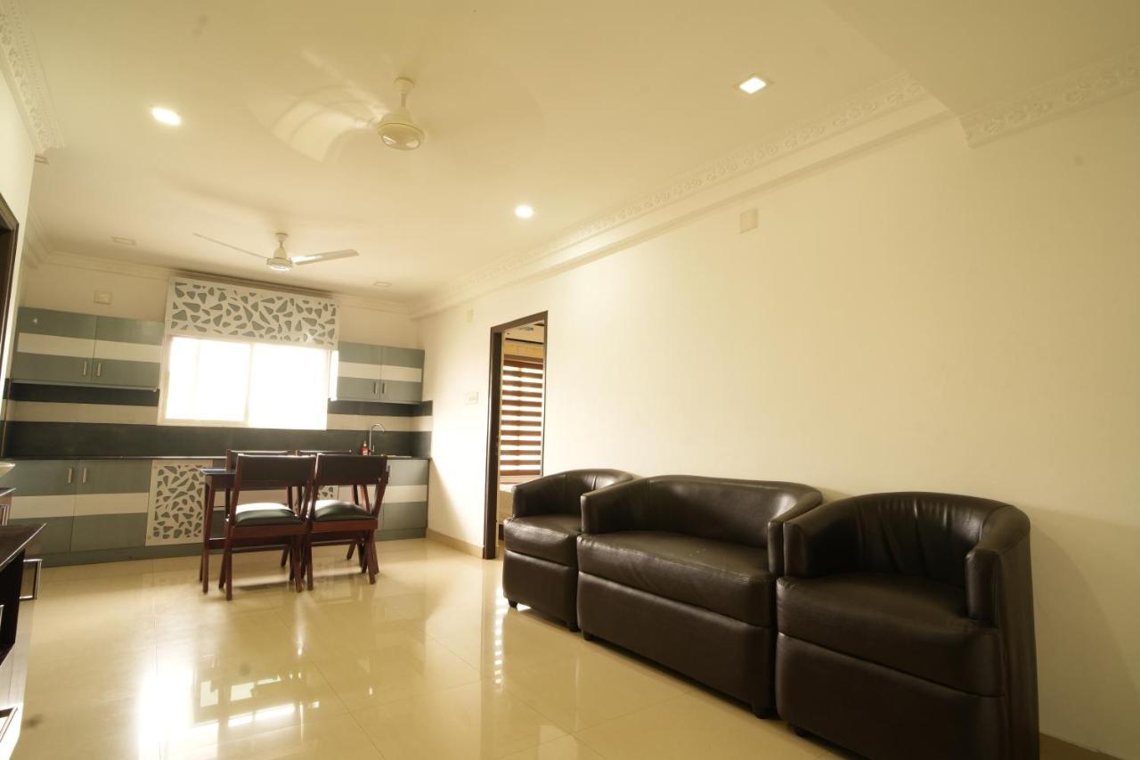 K V Suites Kochi Екстериор снимка