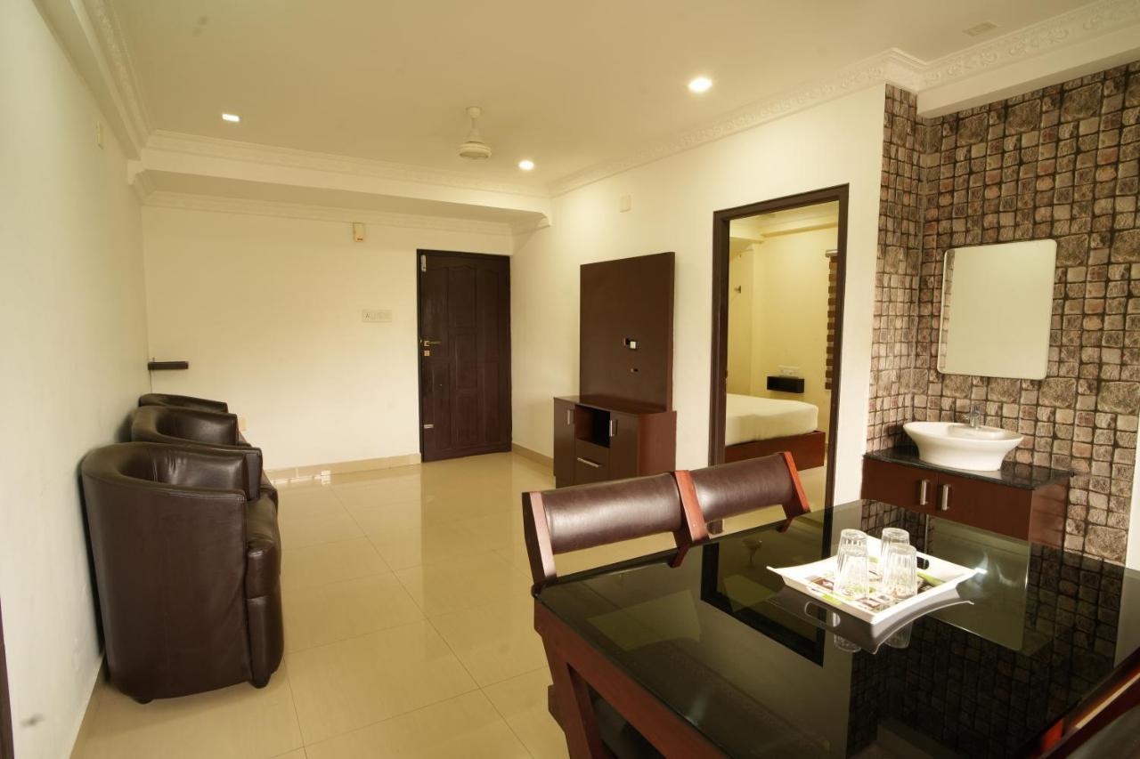 K V Suites Kochi Екстериор снимка