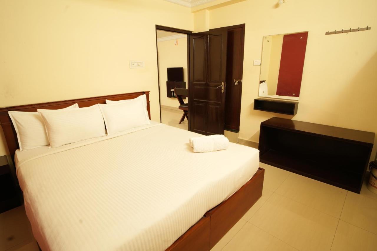 K V Suites Kochi Екстериор снимка