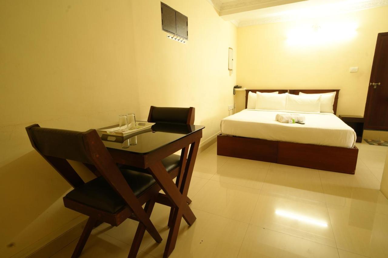 K V Suites Kochi Екстериор снимка