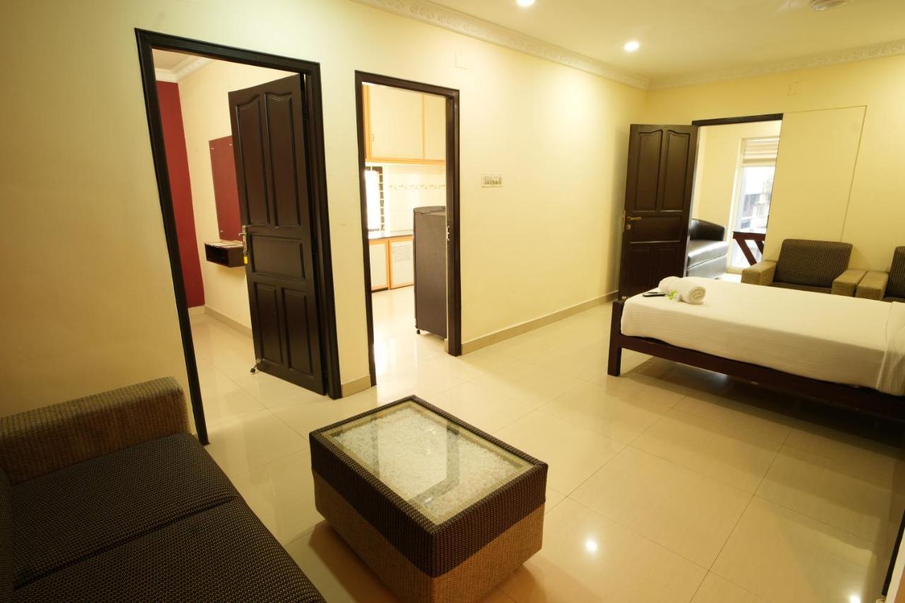 K V Suites Kochi Екстериор снимка