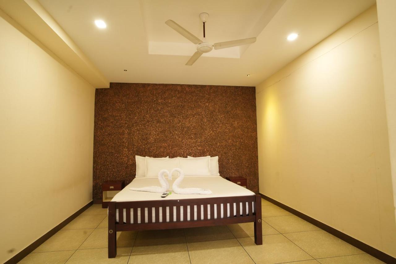 K V Suites Kochi Екстериор снимка