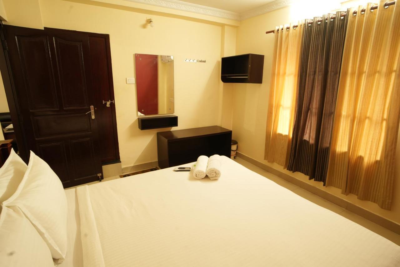 K V Suites Kochi Екстериор снимка