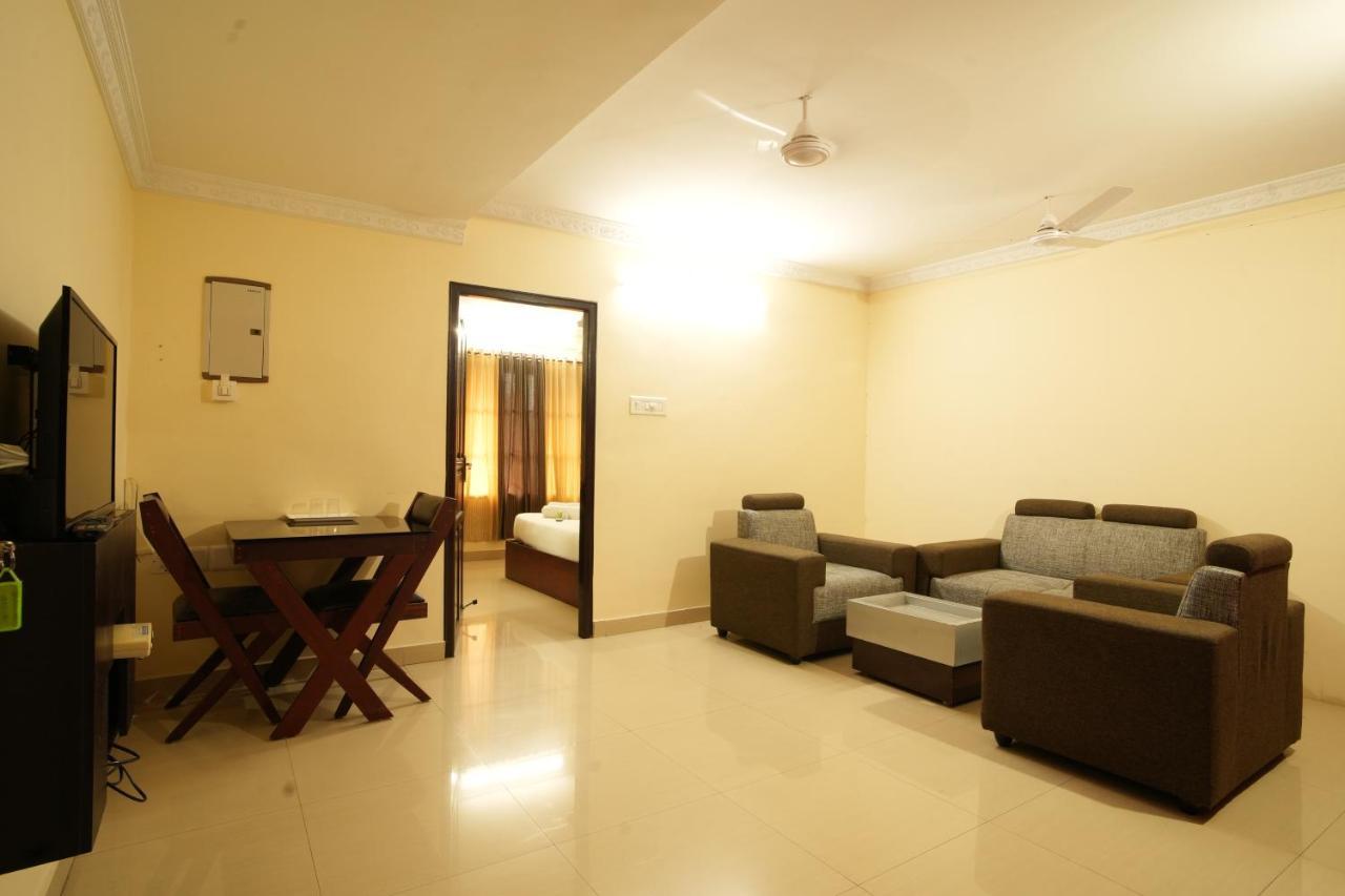 K V Suites Kochi Екстериор снимка