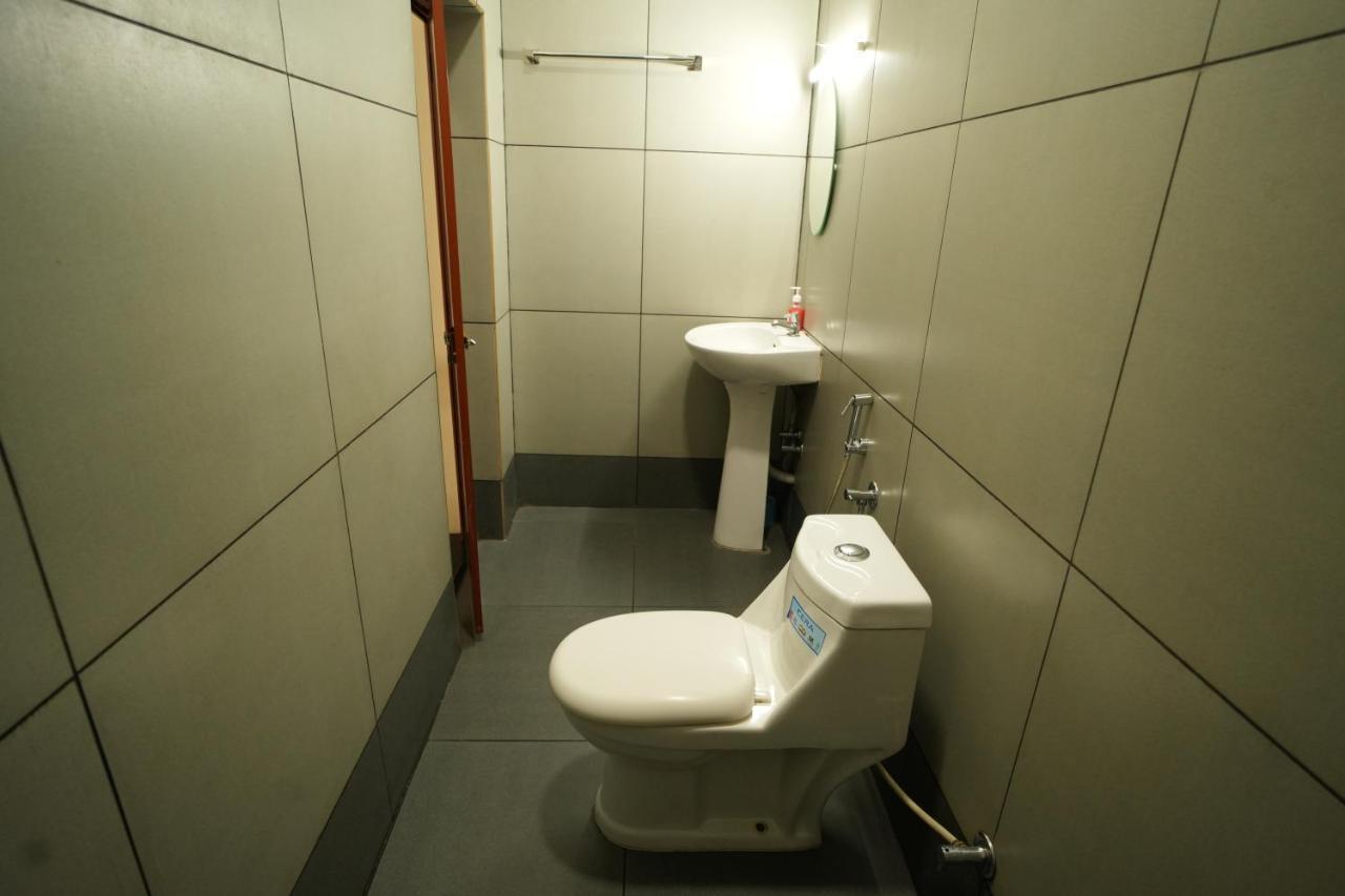 K V Suites Kochi Екстериор снимка