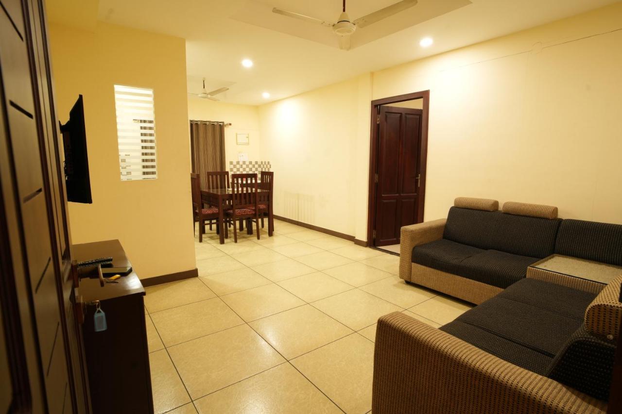 K V Suites Kochi Екстериор снимка