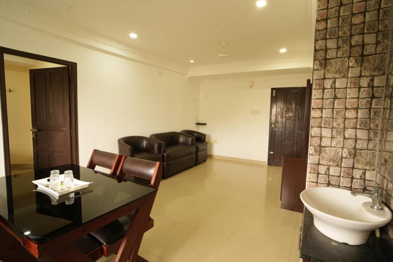 K V Suites Kochi Екстериор снимка