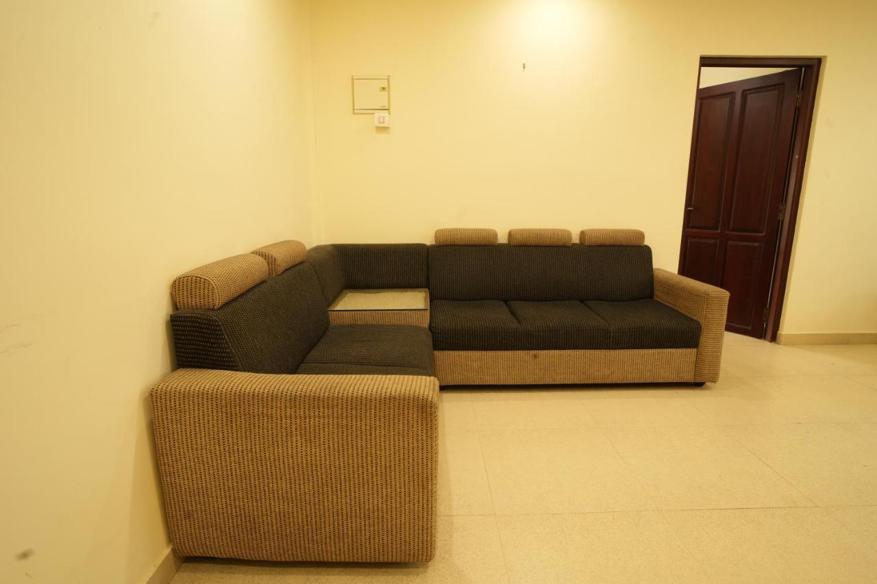K V Suites Kochi Екстериор снимка