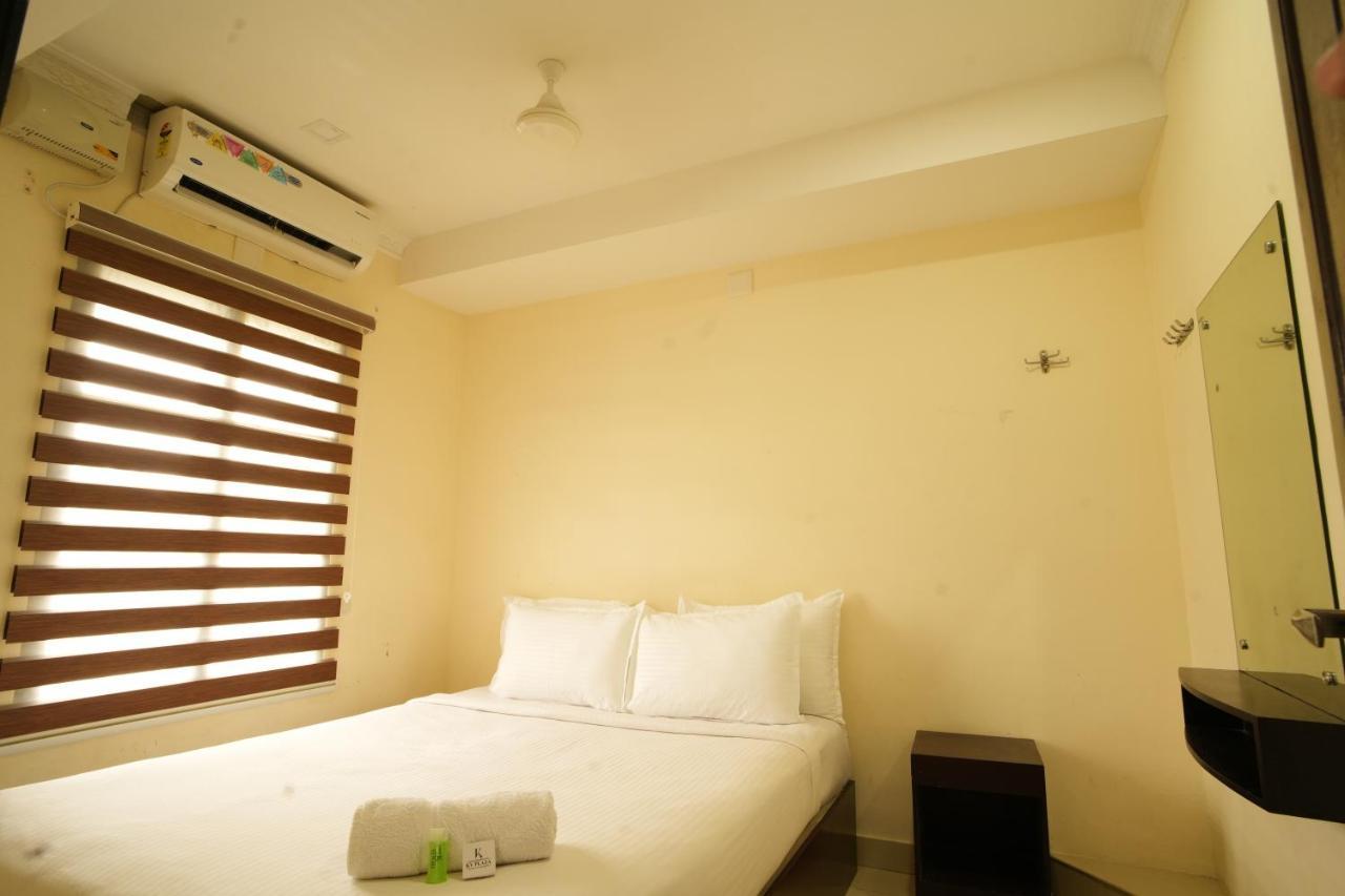 K V Suites Kochi Екстериор снимка
