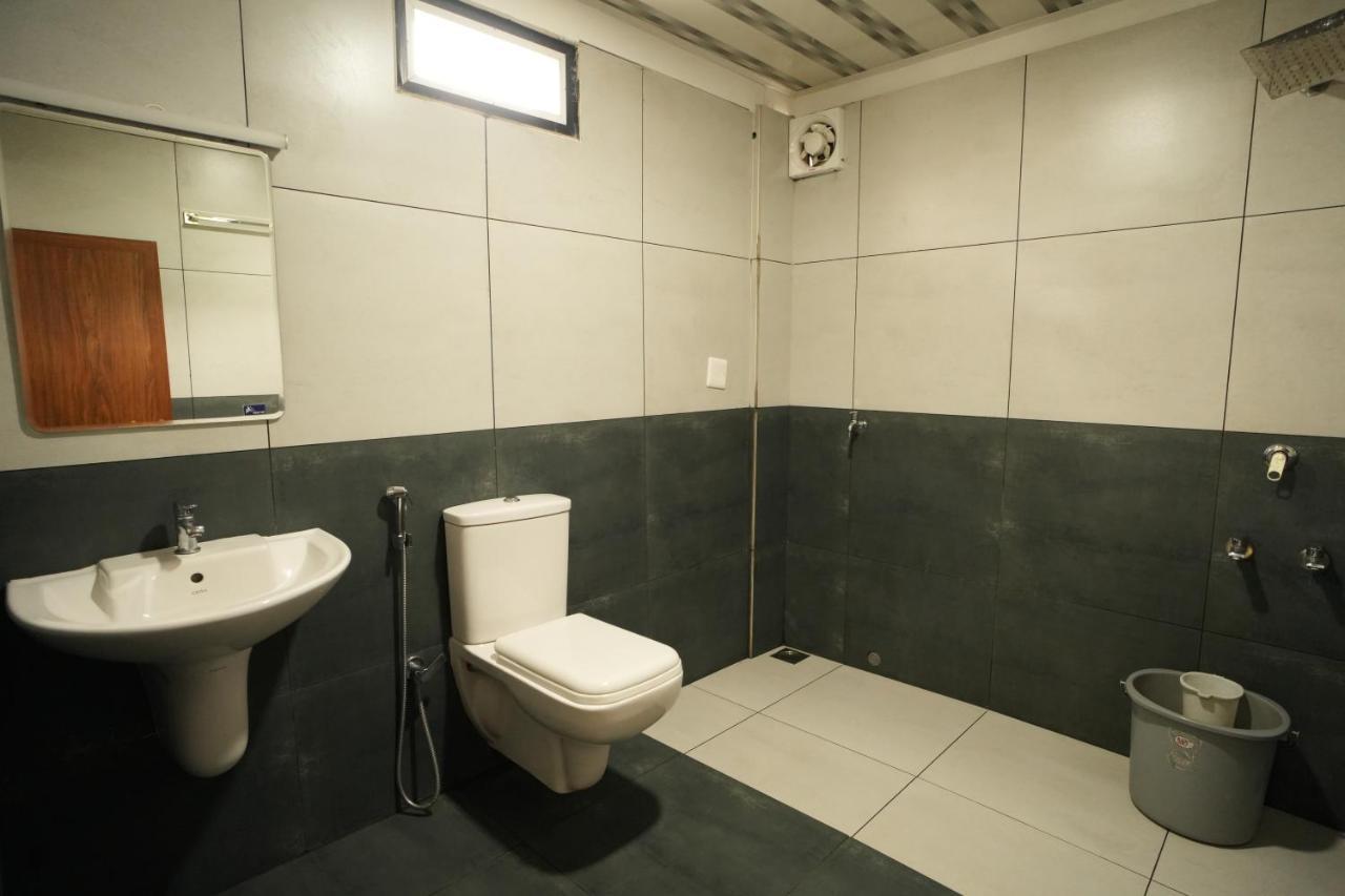 K V Suites Kochi Екстериор снимка