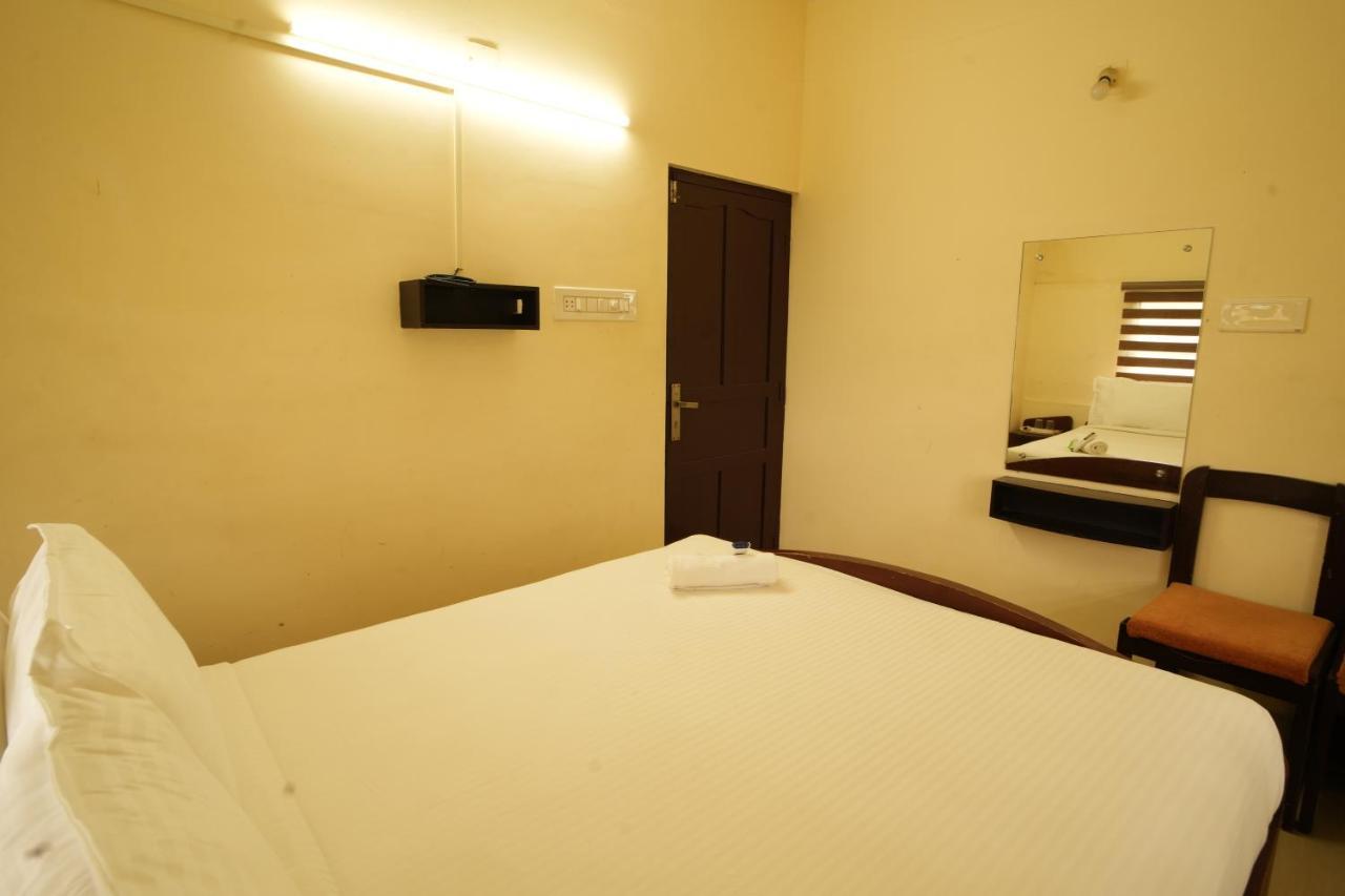 K V Suites Kochi Екстериор снимка
