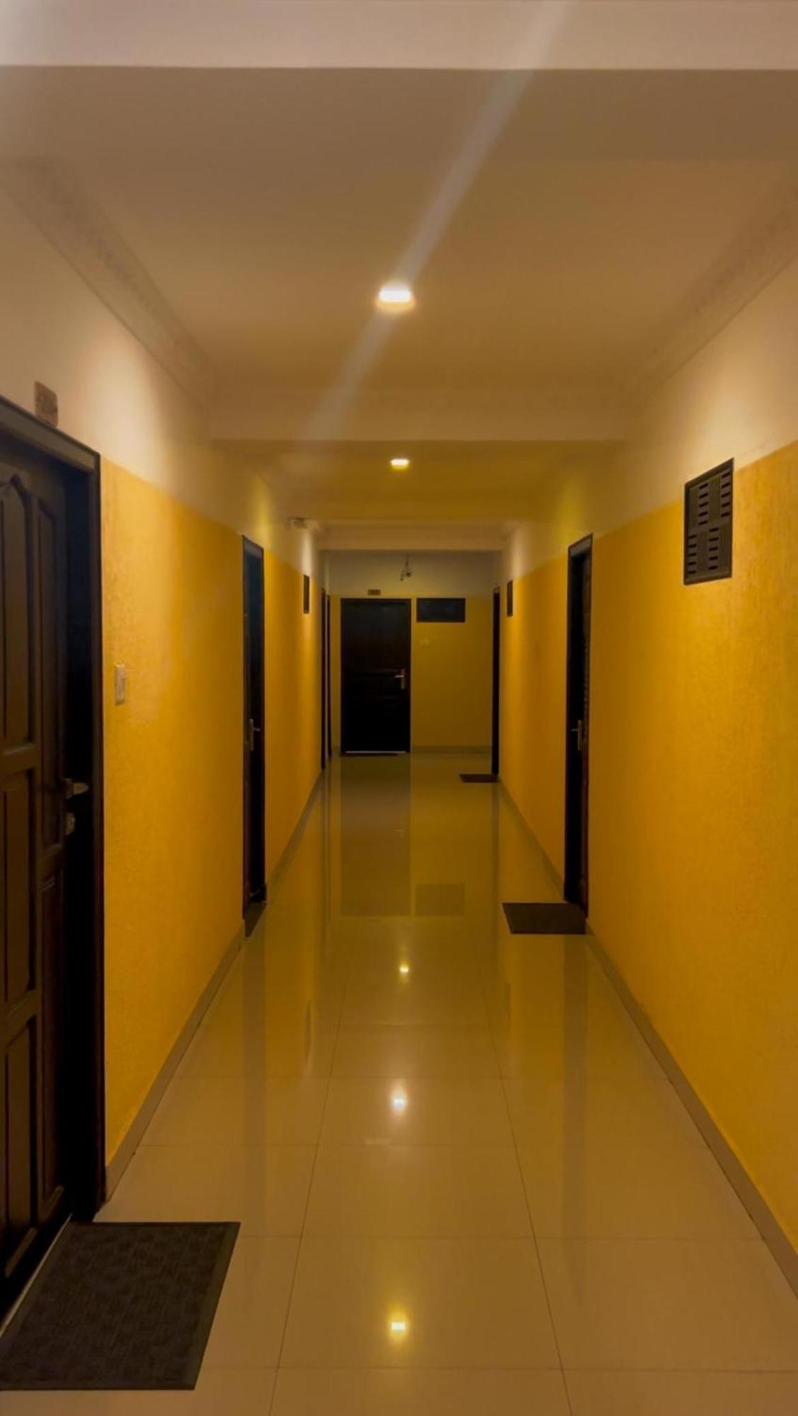 K V Suites Kochi Екстериор снимка