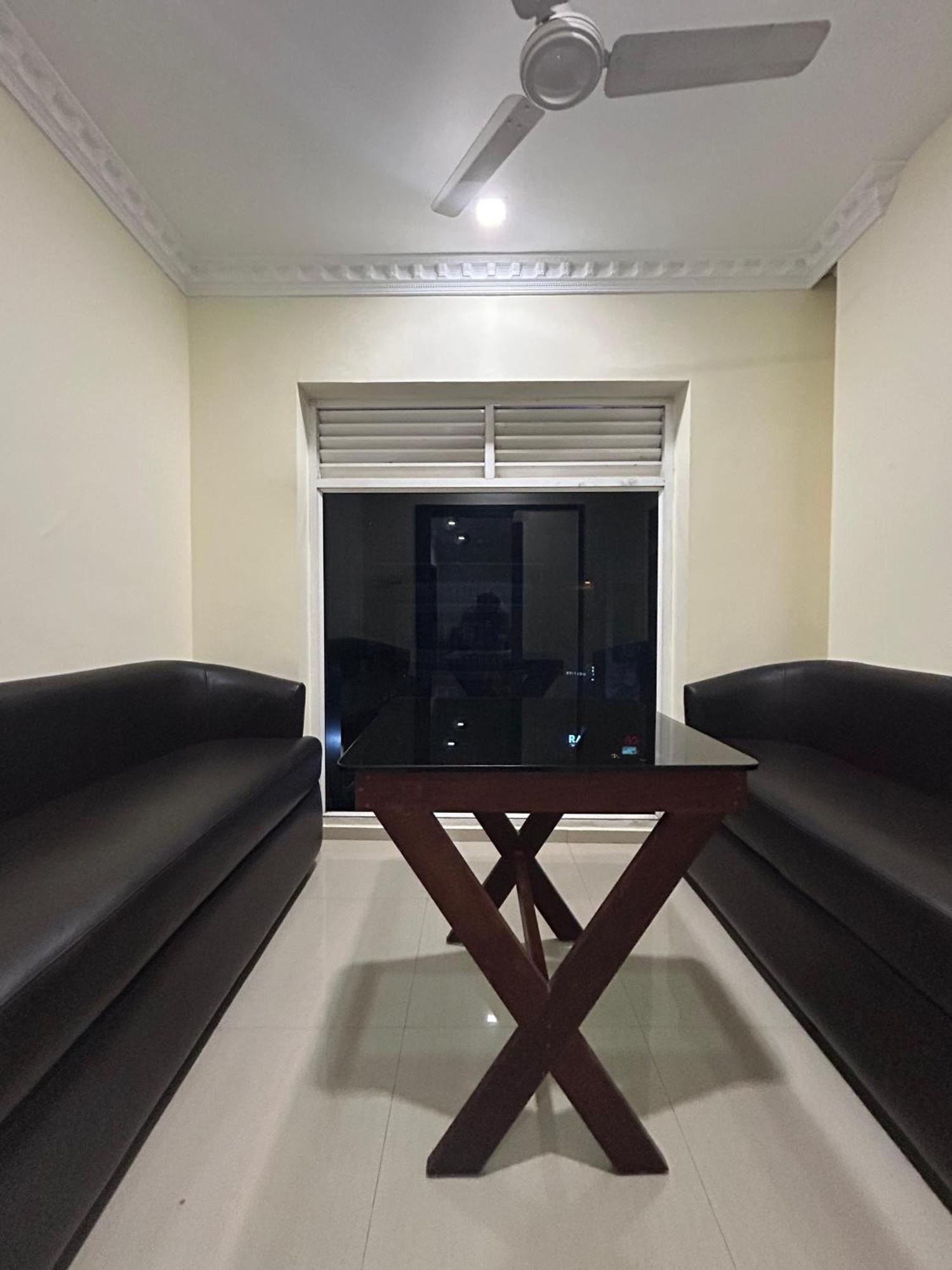 K V Suites Kochi Екстериор снимка