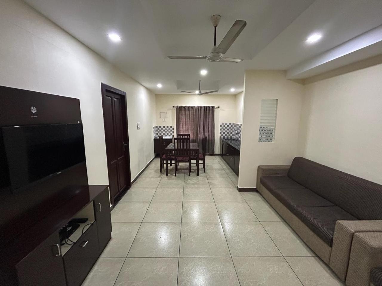 K V Suites Kochi Екстериор снимка