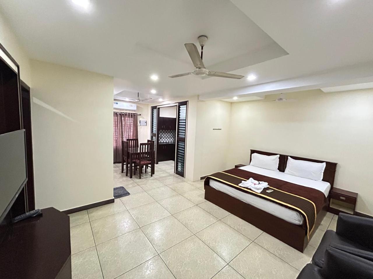 K V Suites Kochi Екстериор снимка