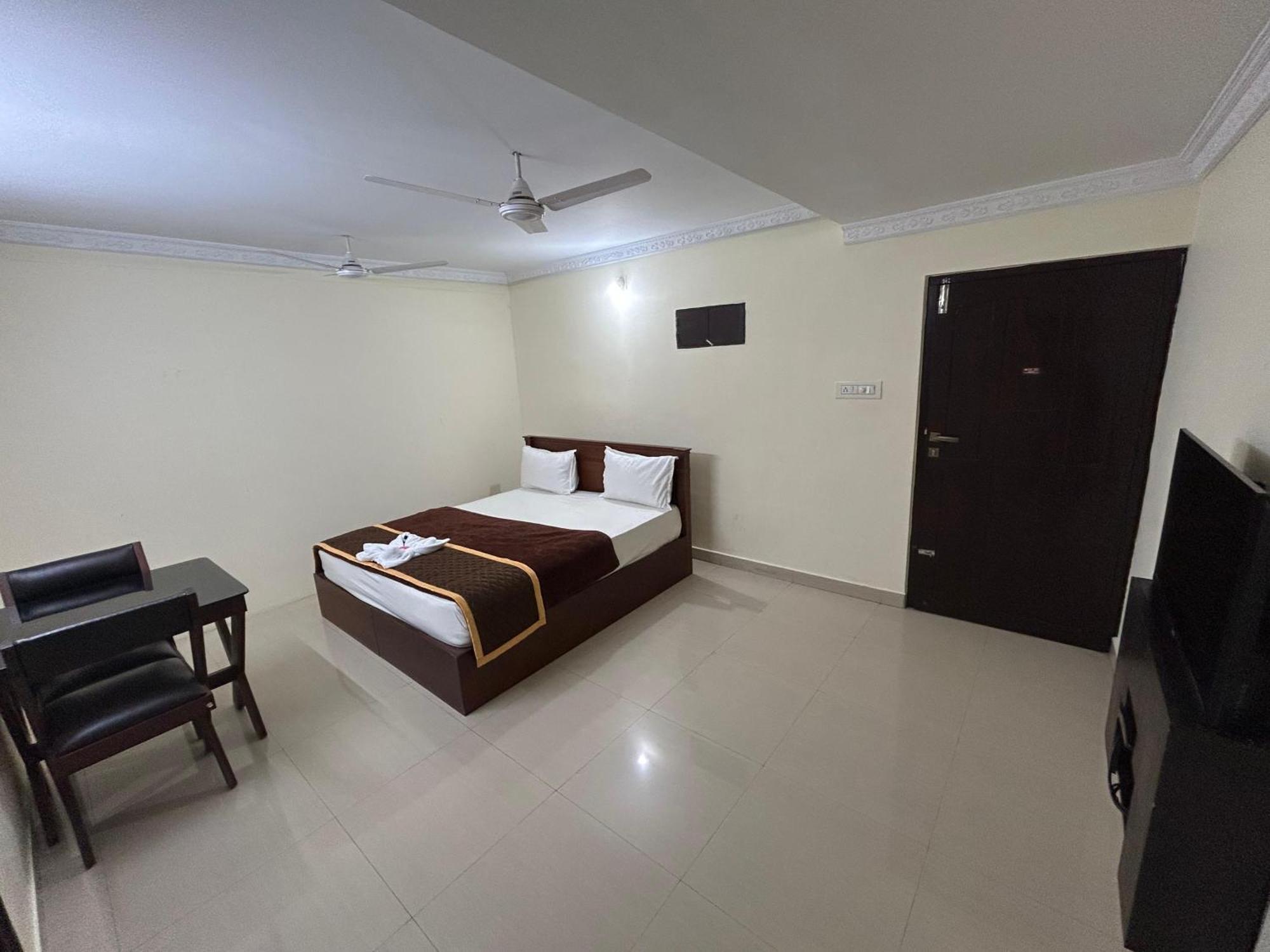 K V Suites Kochi Екстериор снимка