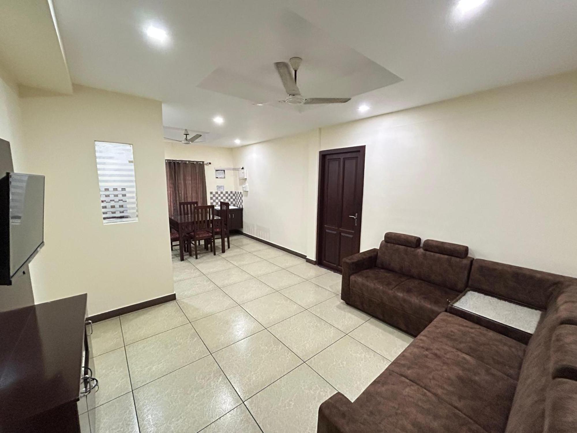 K V Suites Kochi Екстериор снимка