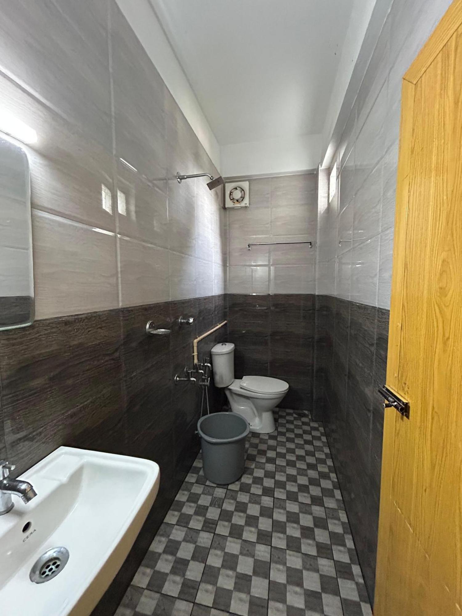 K V Suites Kochi Екстериор снимка
