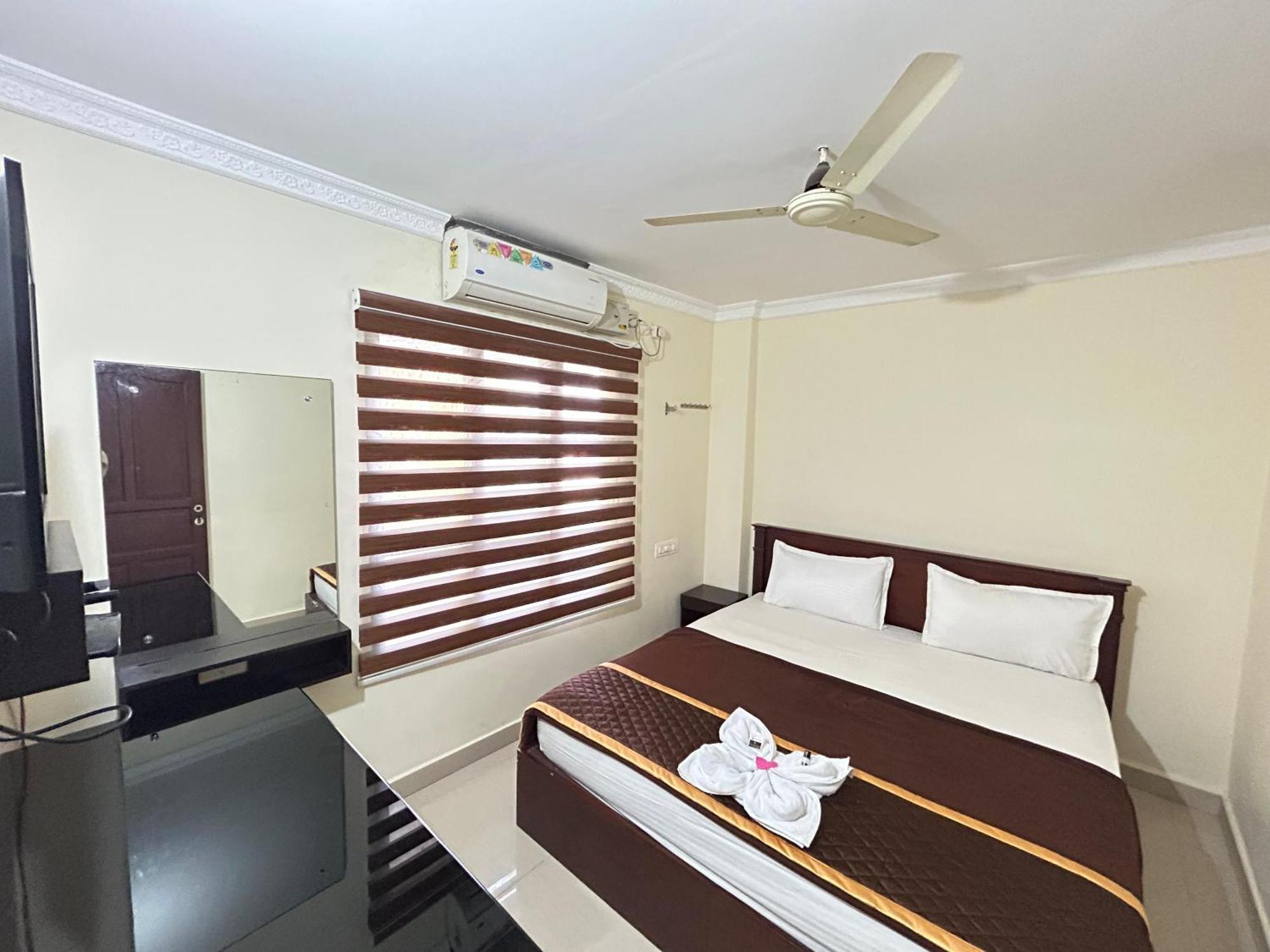 K V Suites Kochi Екстериор снимка